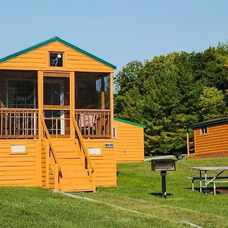 Plymouth Rock Camping Resort Deluxe Cabin 18 Elkhart Lake Exterior photo
