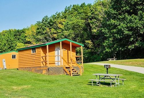 Plymouth Rock Camping Resort Deluxe Cabin 18 Elkhart Lake Exterior photo
